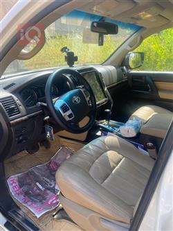 تۆیۆتا لاند کروزەر